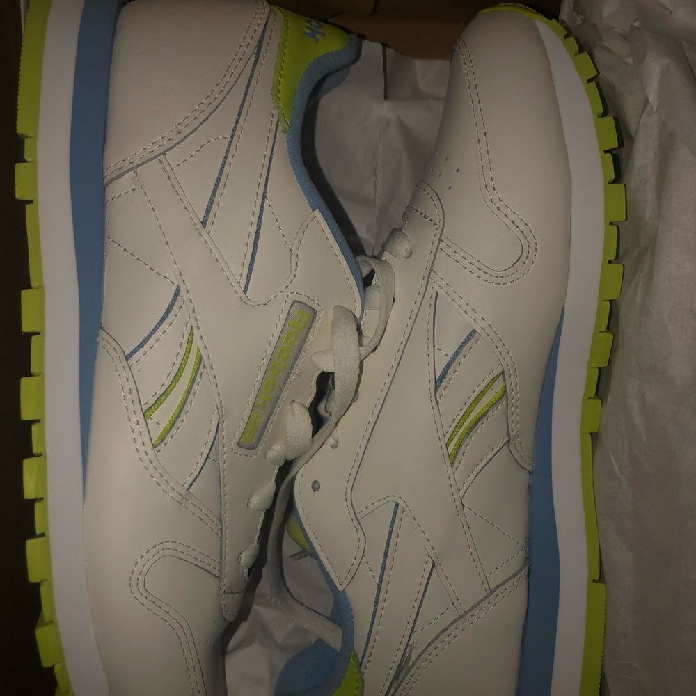 Classic Women’s Reebok’s - Picture 5 of 5